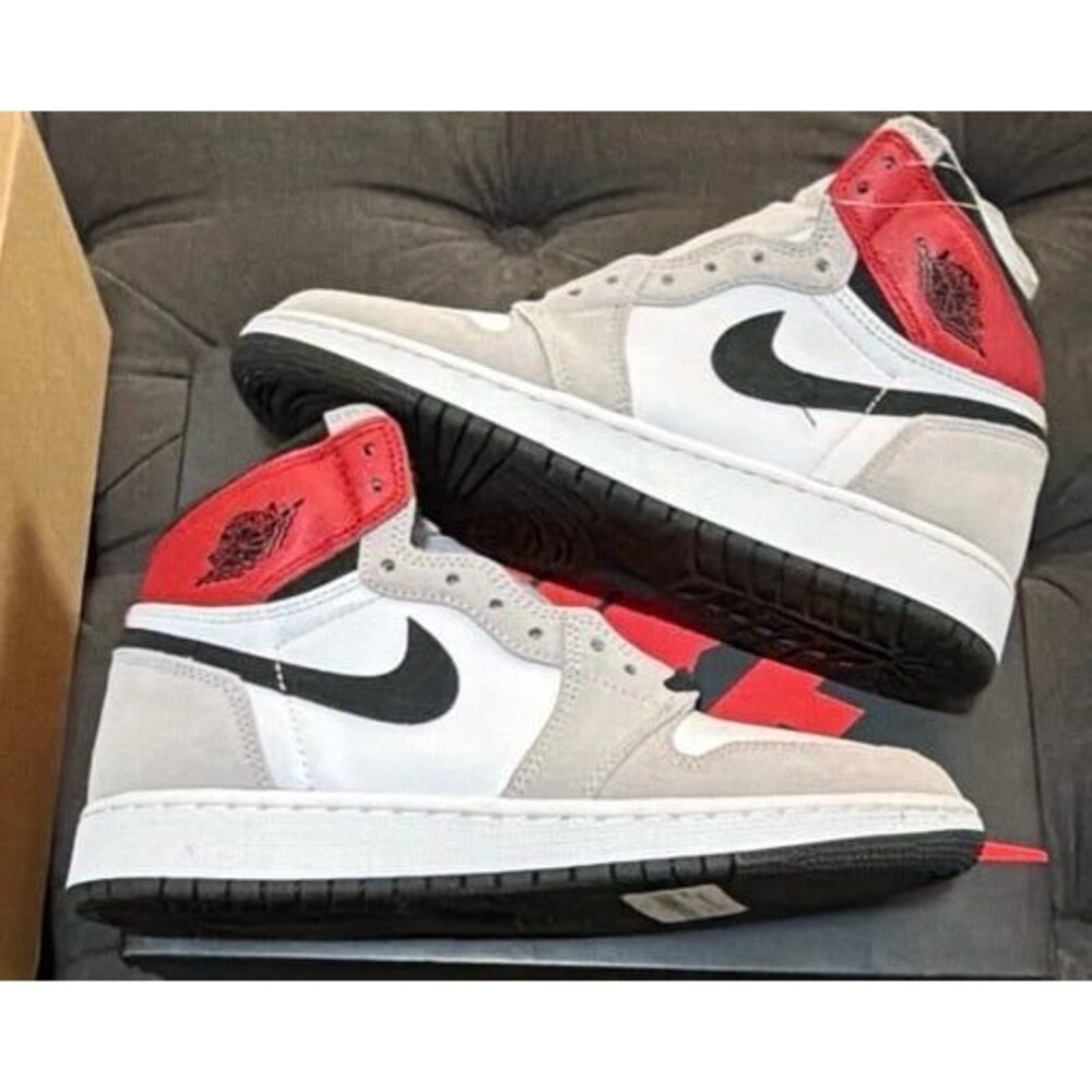 JORDAN 1 RETRO HIGH “LIGHT SMOKE GREY”